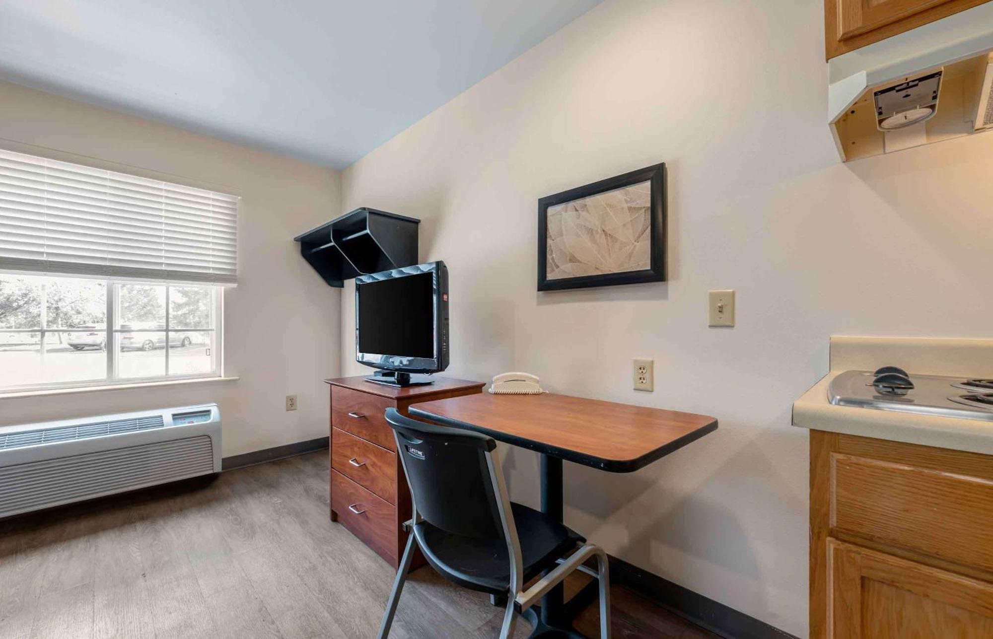 Extended Stay America Select Suites - Orlando - East Exterior photo