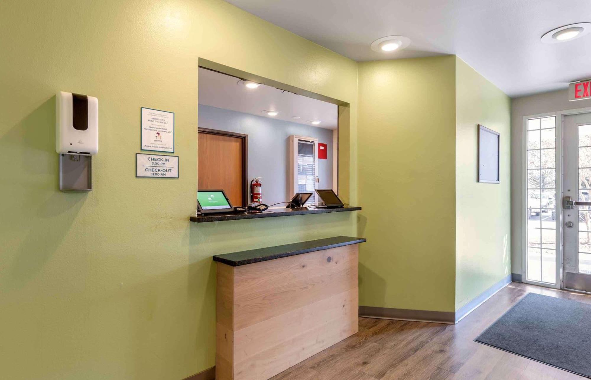 Extended Stay America Select Suites - Orlando - East Exterior photo